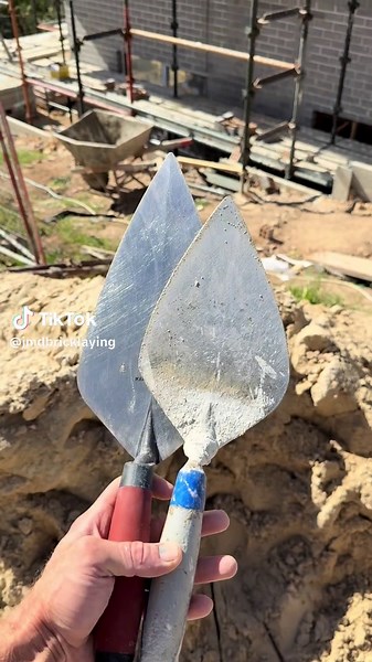 Brick Laying Techniques: New Trowel vs Old Trowel