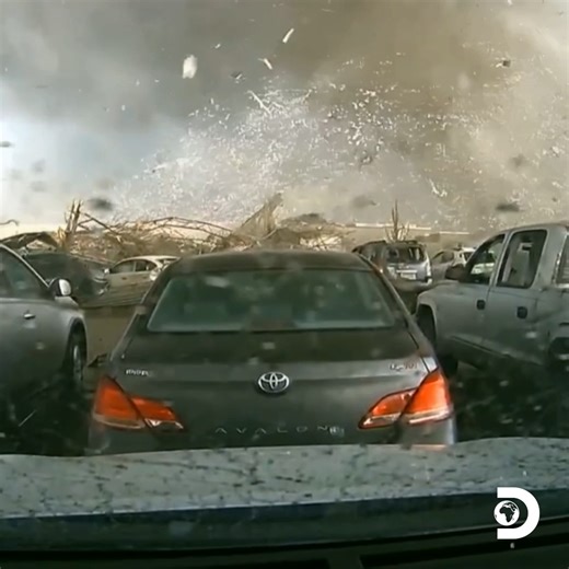 16M views · 200K reactions | A tornado demolishes a massive commercial building in seconds ️ A new #InTheEyeOfTheStorm is on NOW! | Discovery | Facebook
