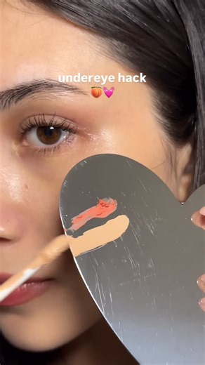yoz medina ♡ on Instagram: "I love this hack 💓💓🍑 It’s super easy to do, and you don’t need to buy a color corrector to get this result. I’m using a peach-toned blush and mixing it with my everyday concealer until I get the right shade. My dark circles are moderately deep, and I can confirm this trick works really well to cover them. It evens out the tone and preps your skin perfectly for makeup. It truly makes a big difference—your face looks more awake, and your whole makeup look just comes 