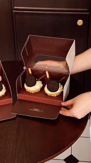 Anna on Instagram: "Simple folding PVC window display cake box. #cakebox #cake #cakepackaging #factory #foodbox #customize #baker #bakery #folding #customized #pvcwindows #simple #display"