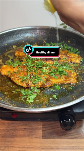 Fish and broccoli🤩 The fish * 2 basa fillets * 1 tsp mixed herbs * 1 tsp Cajun seasoning * 1 tsp cayenne pepper * 1 tsp black pepper * 2 tsp vegetable stock powder or salt * 1 tbsp butter * 1 tsp olive oil * 1 tsp minced garlic * Chopped coriander * Juice of 1 lemon The broccoli * 1 chopped onion * 1 tsp minced garlic * 1 tsp oil * Broccoli * Salt and pepper to taste * 1/2 tsp chilli powder