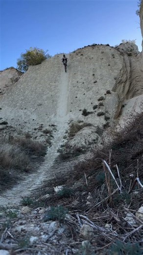 This MTB Line Looks Completely Unrideable 🚵‍♀️😱