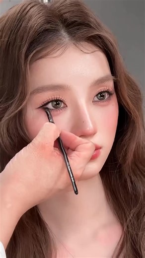 Man Makeup on Instagram: "Makeup tutorial 💗 🔗 Follow us for more beauty content: IG: @manmakeup.artist YT: Manmakeup.official FB: Man Make Up | Page: Man Makeup ____. #mymakeup #makeupartist #makeup #makeuptutorial #beauty"