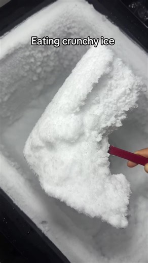 Eating crunchy ice asmr ❄️💕 #icequeen #iceasmr #iceeatingasmr #freezerfrost #IceEating