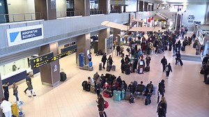 Bilete ieftine de avion, doar în visele românilor. Cât s-au scumpit zborurile: ar urma noi majorări de preţ