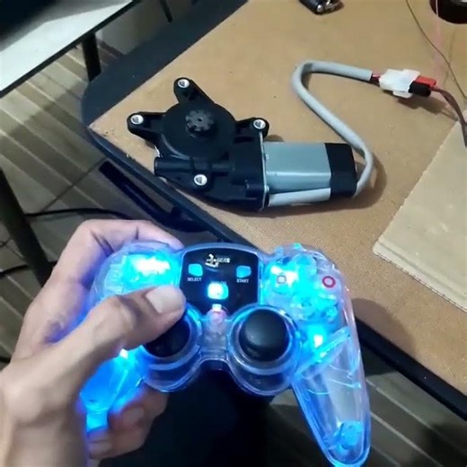 Usando controle Playstation para controle de motor DC ,,, Arduino projetos .