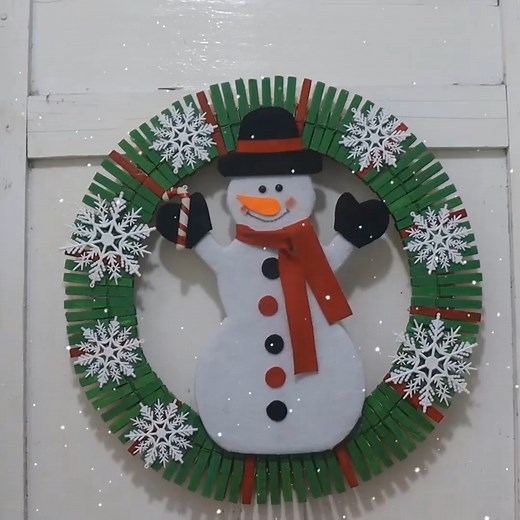 Clothespin snowman wreath idea | Viral Clip