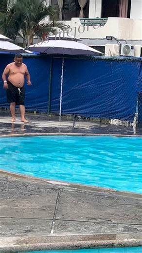 Los mejores saltos a la piscina | Alba Comic