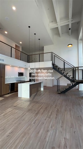 📍20 story high-rise in Downtown Houston with two-story lofts! 🔥We found DEALS at this property! Super easy access to I-45 and Midtown. Amenities include an indoor pool, fitness center, EV charging stations 🚙, and a dog park 🐶. 📲 Comment “info” or DM for more property details!