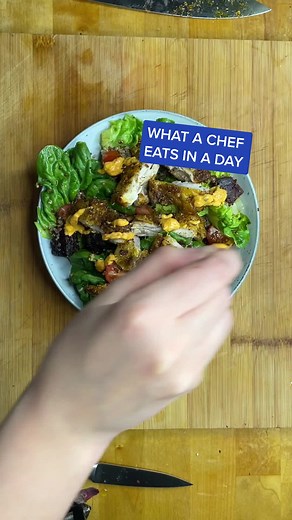 It’s back! What a chef eats in a day 👩‍🍳🤤 Let me know if you want any recipes! 🙌 #whatieatinaday #chef #whatieat #dinner #hungry