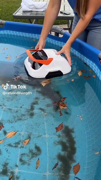 Pool cleaning robot that does all the hard work 🤖 #poolrobot #poollife #backyardessentials #poolcleaner #robot