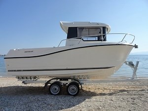 QUICKSILVER 605 PILOTHOUSE