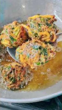Spinach Onion Potato Pakoras/ Palak Pyaz Aloo Pakoras😋💕