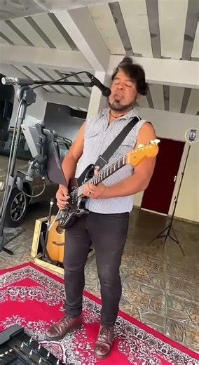 SHOW NA GARAGEM Everybody Wants to Rule the World