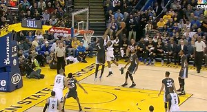 Andrew Wiggins 展現恐怖彈跳力，在 JaVale McGee 頭上上演一記大鵬展翅的單手暴扣！這一球會是今日最佳好球嗎？ 勇士灰狼之戰 文字直播 https://goo.gl/G17pni 勇士灰狼之戰 數據統計 https://goo.gl/b2ZzU5 想觀看這場比賽請至 NBA LEAGUE PASS 連結網址：http://on.nba.com/2dv94Lk | NBA Taiwan