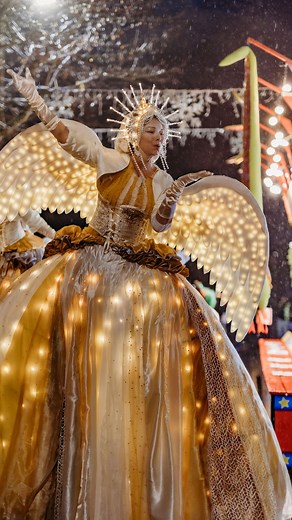 1.2K views · 127 reactions | ✨ A new way to see the Light Parade! ✨ Wind and rain kept our drone grounded on Saturday, but our videographers worked their magic to bring you this immersive view instead. A 360° view of the Light Parade & switch on. Enjoy the festive lights, support our wonderful local businesses and help keep the Christmas spirit alive by shopping local ️  @nathanielrosa & @bezza_visuals | Love Letchworth | Facebook