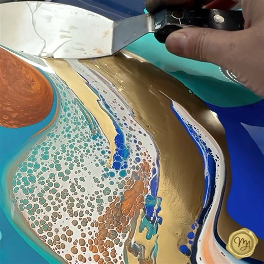 ✨ Blue Art Spotlight – Day 2 ✨ Part of my Blue Art Spotlight Series, this piece celebrates the power of many shades of blue – from Prussian and cobalt to turquoise – all flowing together for depth and contrast. For this diptych (2x 40x80 cm), I started with a bold puddle pour base and transformed it with my FantasySwipe, shimmering metallics, and gold spray paint. Full video on YouTube (link in comments 👇) Inspired by a commission for my gym, I used colors from their logo, resulting in two canv