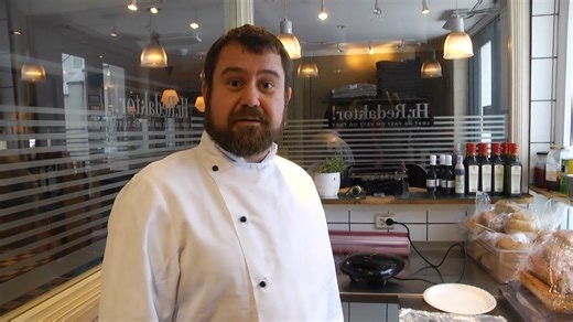 Tors Kjøkken! ep 1 For en del år tilbake lagde mi en serie med den selverklærte fjernsynskokken Tor Wiig. Enkelt og godt er ofte det beste :) | Tare TV
