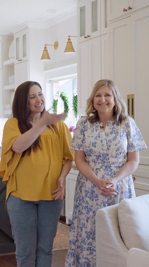 Nothing says spring like fresh flowers in your home! 🌸✨ Whether it's a simple arrangement on your nightstand or a big, beautiful bouquet in the kitchen, flowers instantly brighten up any space. 🌿💐 What are your favorite flowers to decorate with? #SpringRefresh #FreshFlowers #SeasonalDecor | FHL Design Co