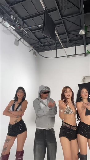 Charai Tira Bata Cash Calling: A Fashion Showcase