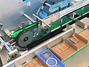 手机壳装盒机可以装60-80盒/分钟，实现自动化的同时可以让企业提高生产效率，提高产品的竞争力#装盒机#自动化设备#包装机_哔哩哔哩_bilibili