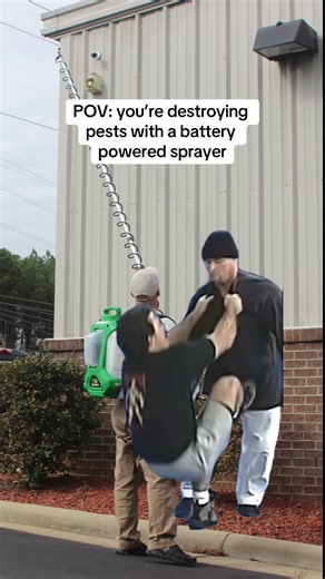 Very quick, very effective 😎 #capcut #fyp #pestcontrol #batterypowered #batterypoweredsprayer