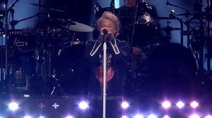 78K views · 5.7K reactions | «It's My Life» es una canción y primer sencillo del álbum Crush de la banda estadounidense Bon Jovi. fue lanzado el 23 de mayo del año 2000, siendo el primer sencillo lanzado por Bon Jovi después de 5 años de silencio. La canción fue escrita por Jon Bon Jovi, Richie Sambora y Max Martin. | Videos Musicales Solo En Hd | Facebook