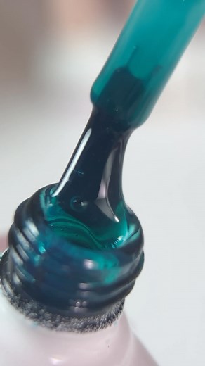 13 reactions · 3 comments | ✨ Coś się świeci… To lakiery z kolekcji GLASS w promocji -15%! ✨ Bo trendy przychodzą i odchodzą. Ale efekt GLASS jest ponadczasowy! ⌛️ Masz ochotę wypróbować? Lepszej okazji nie będzie!  #indigonails #indigo #stylizacjapaznokci #lakieryglass #efektglass #glassnails #glassnailsinspo | Indigo Nails Lab Polska | Facebook