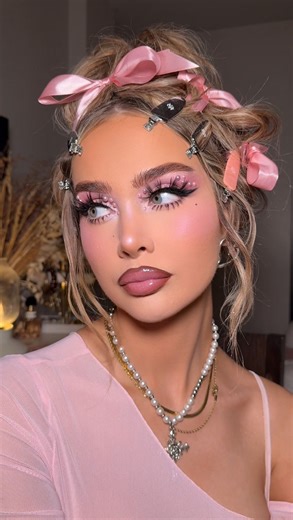 Alice Dickson on Instagram: "Baby pink glam 💓✨🫶🏼🪽top from @finesseusstudios ✨ Products @laneige_uk Strawberry Lip Serum @onesize Blush Cheek Clapper Blush Palette, Ultra Pink Setting Powder, Mascara, Powder Melt Spray @shadesoflondon Eyeshadow Palette @karlacosmetics Seamless Satin Highlight in Coastal Glaze @__dollbeauty_ Cream Contour @hnbcosmetics Concealer @elfcosmeticsuk Precise Eyebrow Pencil @anastasiabeverlyhills Chai Lipliner @yslbeauty Plumping Gloss in Thunder Stealer #makeup #pin