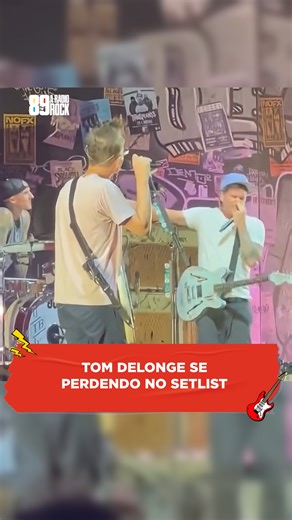 3.6K views · 40 reactions | TOM DELONGE SE PERDENDO NO SETLIST Clássico momento Blink-182: Tom DeLonge entrou na vibe e começou a tocar a música errada no meio do show, mas depois se alinhou novamente e seguiu tudo certo! E aí, quem nunca se confundiu no rolê?  Créditos: @blink182italia #89 #89fm #89aradiorock #89fmaradiorock #radiorock #aradiorock #rock #vivaorock #blink182 | A Rádio Rock | Facebook