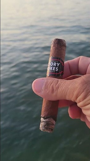Drew Estate Factory Smokes Sweet cigar on the Parker Strip #coloradoriver #cigarsdaily #cigarshow