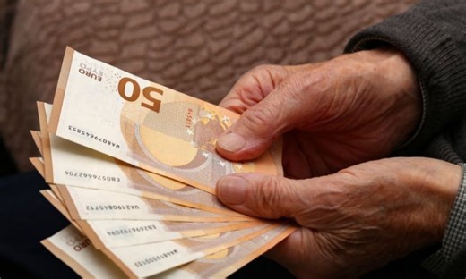 ΦΑΚΕΛΟΣ ΣΥΝΤΑΞΕΙΣ ΧΗΡΕΙΑΣ 2026: Κατώτατα 446,87€ και 418,94€ – Τι αλλάζει στην τριετία  και «παράθυρο» έως το 2030 - Βήμα Ορθοδοξίας
