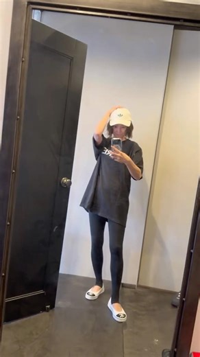 最近トレーニングに行く時のレギンスをこれにしてみてる。フィット感もいいし履き心地も良い👍 #エディター #ootd #40代 #デリートテック#レギンス