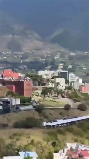 🚨🚨🚨🇺🇸🇻🇪 HISTÓRICO! Caravana del Departamento de Estado de los Estados Unidos en Caracas, Venezuela, siendo custodiada por la Fuerza Armada Nacional Bolivariana (FANB). | Woody Alguacil Cubano