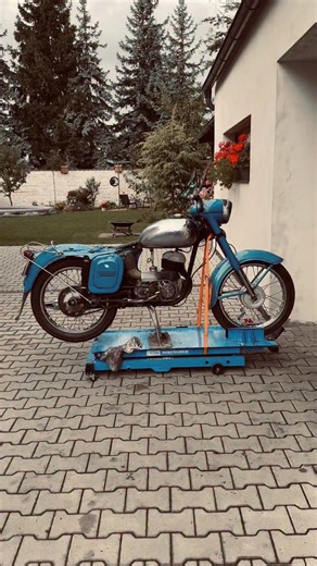 3.3K views · 4.1K reactions | ČZ 175 po GO motoru 冀 ta si přede! Co na ní říkáte? Máte někdo tento typ Čezety?  sdílejte, lajkujte, komentujte  #jawa #motorcycle #moto #cezeta #čezeta #jawa250 #jawaperak #jawamotorcycles #jawamotor #perakjawa #pionýr #pionyr #panelka #stadion #jaweta #babetta #czechmotorcycle #babetta #jawa350 #jawa50 #babetta210 | Bačo-automoto | Facebook