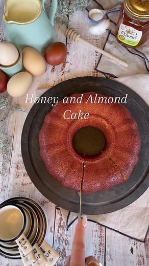 Delicious Honey Almond Cake Recipe for Tea Time Bliss