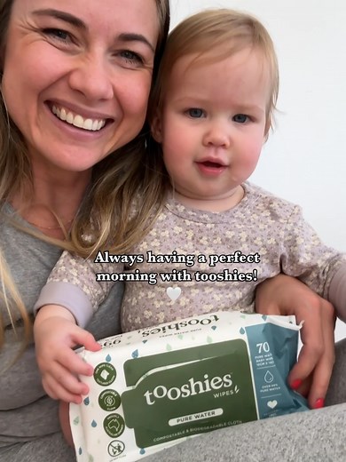 Twin mum life! The BEST wipes for nappy changes with 2 beautiful babies #tooshies #wetwipes #baby #twins #newmum