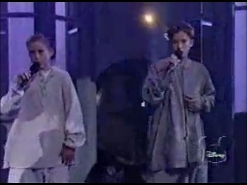 Young Ryan Gosling and Justin Timberlake Singing on Mickey Mouse Club!