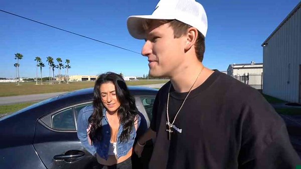 SURPRISING GIRLFRIEND WITH DREAM DATE!