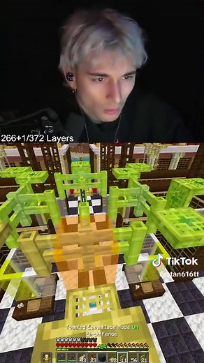 Building 100 Layers of One Piece in Minecraft