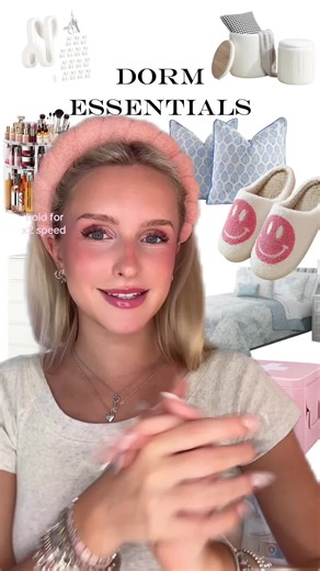 Dorm Essentials: How to Turn Your Desk into a Vanity