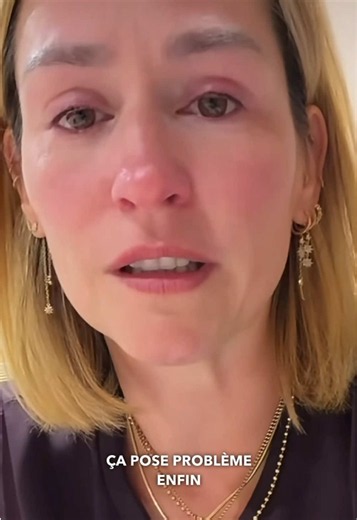 💔 « Je n’ai même plus le droit de dire leur prénom… » Laure Larrory a craqué face à ses abonnés. Depuis plusieurs semaines, ceux-ci avaient remarqué que ses deux filles, Lya et Rose, avaient totalement disparu de ses réseaux sociaux. Ce lundi 21 septembre, l’ancienne candidate de Mariés au premier regard a finalement expliqué pourquoi. Alors qu’elle pouvait auparavant les montrer de dos ou le visage flouté, Laure affirme que des mesures provisoires prises dans le cadre d’une procédure en cours 