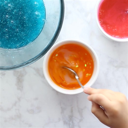 A favorite 3-ingredient slime recipe! Grab the ingredients at the grocery store. https://littlebinsforlittlehands.com/liquid-starch-slime-easy-sensory-play-recipe/ | Little Bins for Little Hands