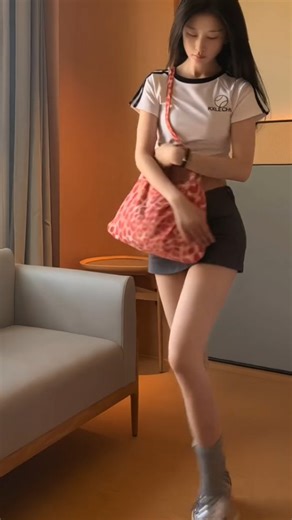 Happy Daylink on Instagram: "#📮ChicChic123 💘칙칙123 RunwayBeauty 🌱street fashionstyle 💘Subscribe♥Like📢"