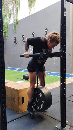 124kg total weight for reps!! 😍#calistenics #functionaltraining #training #strongwomen #dips
