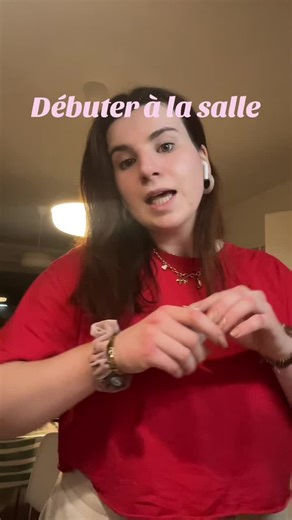 Débuter à la salle quand c'est l'inconnu c'est pas facile alors voici quelques conseils que j'aurais aimé que l'on me donne : - ne pas hésiter à demander - gourde, musique, serviette à ne jamais oublier - ne pas se comparer - attention aux réservations de machines - avoir un programme - LA DISCIPLINE 🩷Bienvenue à la salle🩷 #debuteralasalle #pertedepoids #sport #pourtoi #gymgirl