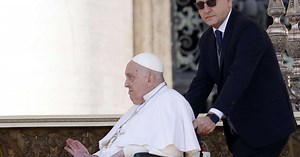 Antes de morrer, papa Francisco fez gesto de despedida a enfermeiro; saiba quem é ele