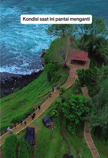 Pantai Menganti: Destinasi Indah di Kebumen
