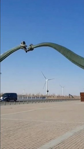We went to the China-Mongolia border to see two dinosaurs kissing… 🇨🇳