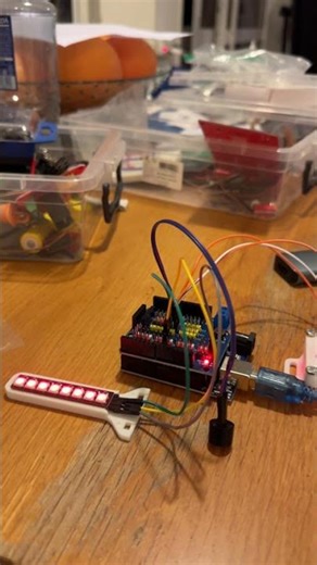 Arduino UNO with an MQ-2 gas sensor #arduino